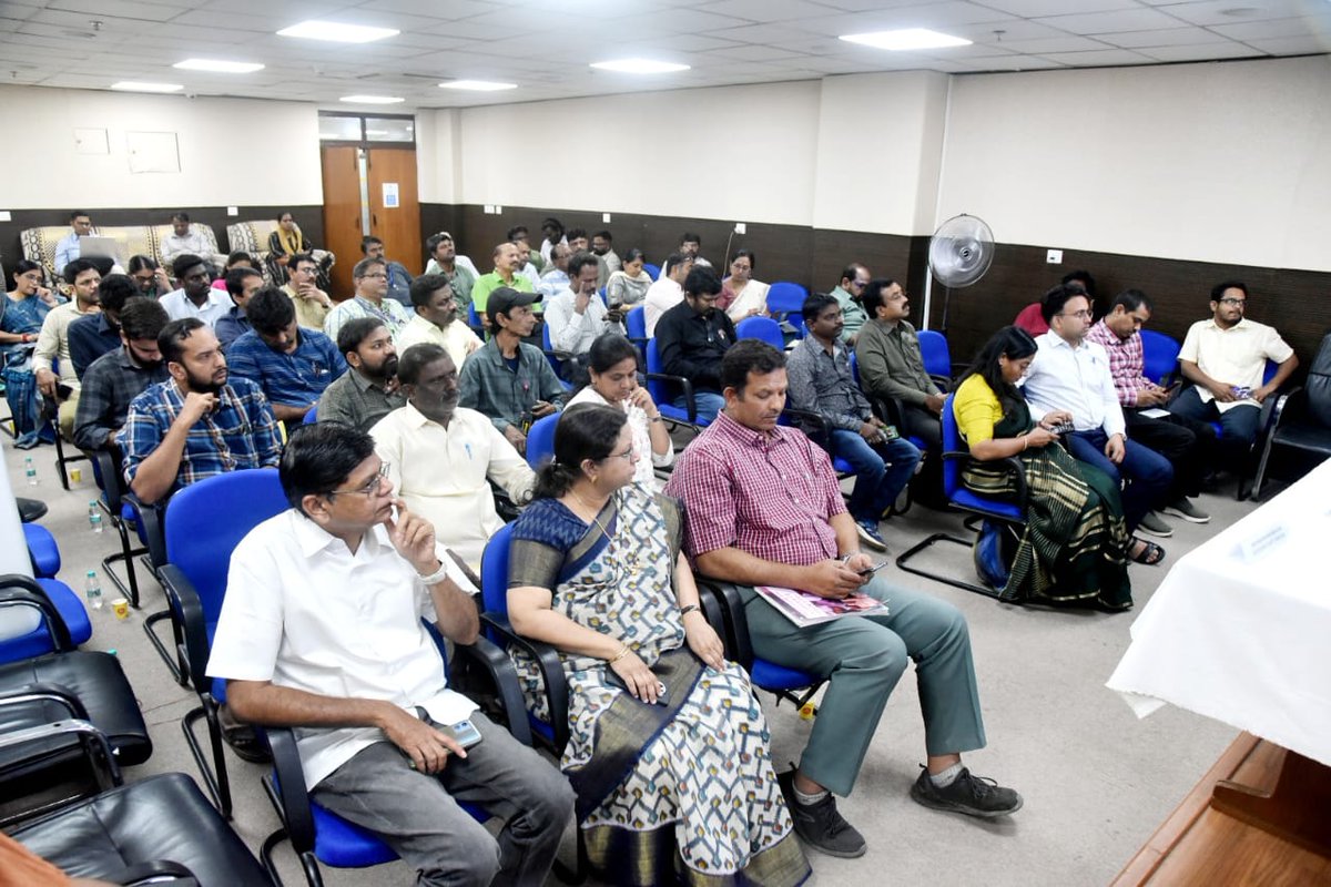 PIBHyderabad's tweet image. On the occasion of #NoSmokingDay, Press Information Bureau, #Hyderabad organised a ‘#VARTA’ Media Interaction on the theme “A Smoke-Free Life Starts with a Smoke-Free Day " at CGO Towers, Hyderabad.

@PIB_India @MIB_India 
@srigana23 

1/n