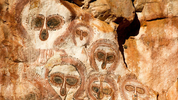 4gottnHistory's tweet photo. Hmm....Ancient people drew what they saw!

So what exactly were they looking at here? 🤔 https://t.co/OZtvUjv4Mv