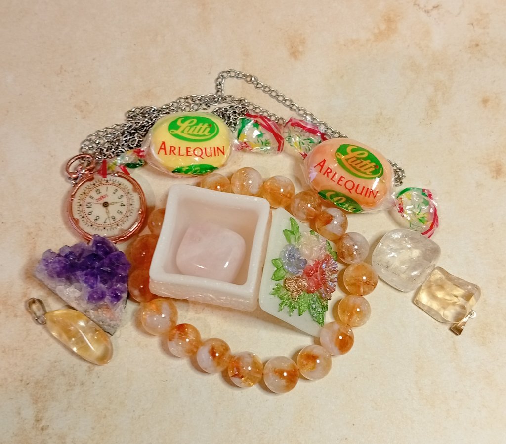 Mini pot vintage floral carré ! 

A vendre ✨ 

🤍🔄💬