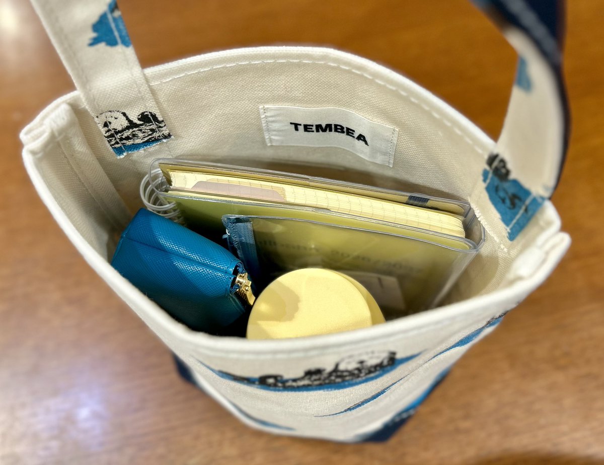 smith_ykh's tweet image. TEMBEAの新作バッグが入荷しました。
使い込むほどに味が出る帆布の素材に可愛らしいイラスト。ロルバーンノートや水筒がすっぽり収まる程よいサイズ感。
ぜひお手に取っていただきたいアイテムです！
#TEMBEA