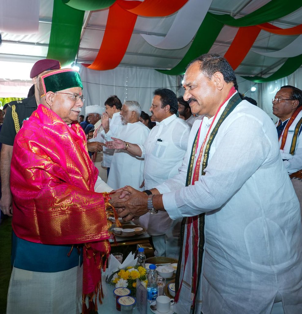 Bmaheshgoud6666's tweet photo. Attended the oath-taking ceremony of Shiv Pratap Shukla Garu as the Governor of Telangana at Lok Bhavan in Hyderabad.

After the ceremony, I had the privilege of meeting Hon’ble Governor Shiv Pratap Shukla Garu and conveyed my heartfelt congratulations and best wishes for his tenure.