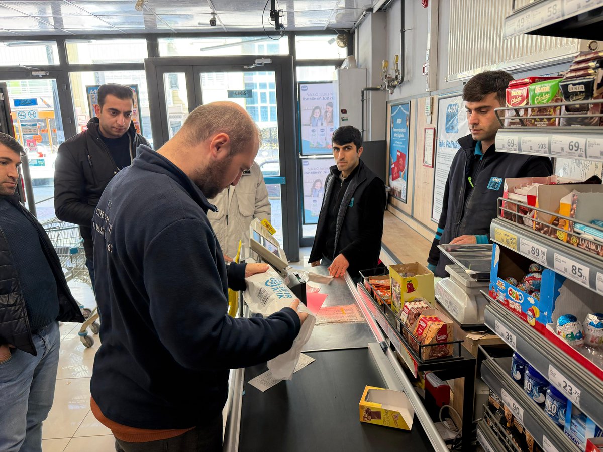 MusCsidm's tweet photo. Plastik Poşet Denetimlerimiz Devam Ediyor

2872 Sayılı Çevre Kanunu Ek Madde 13 kapsamında, kaynakların verimli kullanımı ve çevre kirliliğinin önlenmesi amacıyla plastik poşetlerin satış noktalarında ücretli verilmesi zorunludur. https://t.co/Qy1CuzWuml