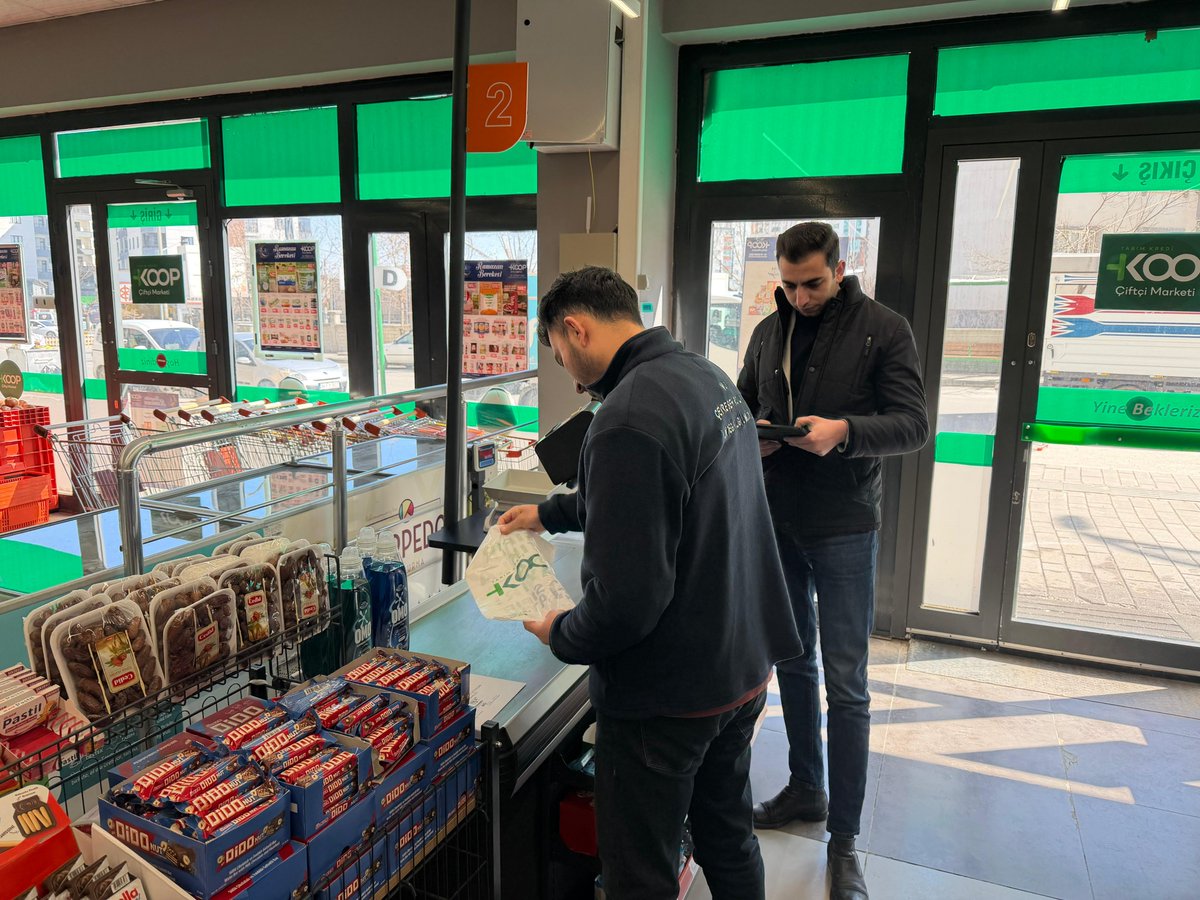 MusCsidm's tweet photo. Plastik Poşet Denetimlerimiz Devam Ediyor

2872 Sayılı Çevre Kanunu Ek Madde 13 kapsamında, kaynakların verimli kullanımı ve çevre kirliliğinin önlenmesi amacıyla plastik poşetlerin satış noktalarında ücretli verilmesi zorunludur. https://t.co/Qy1CuzWuml