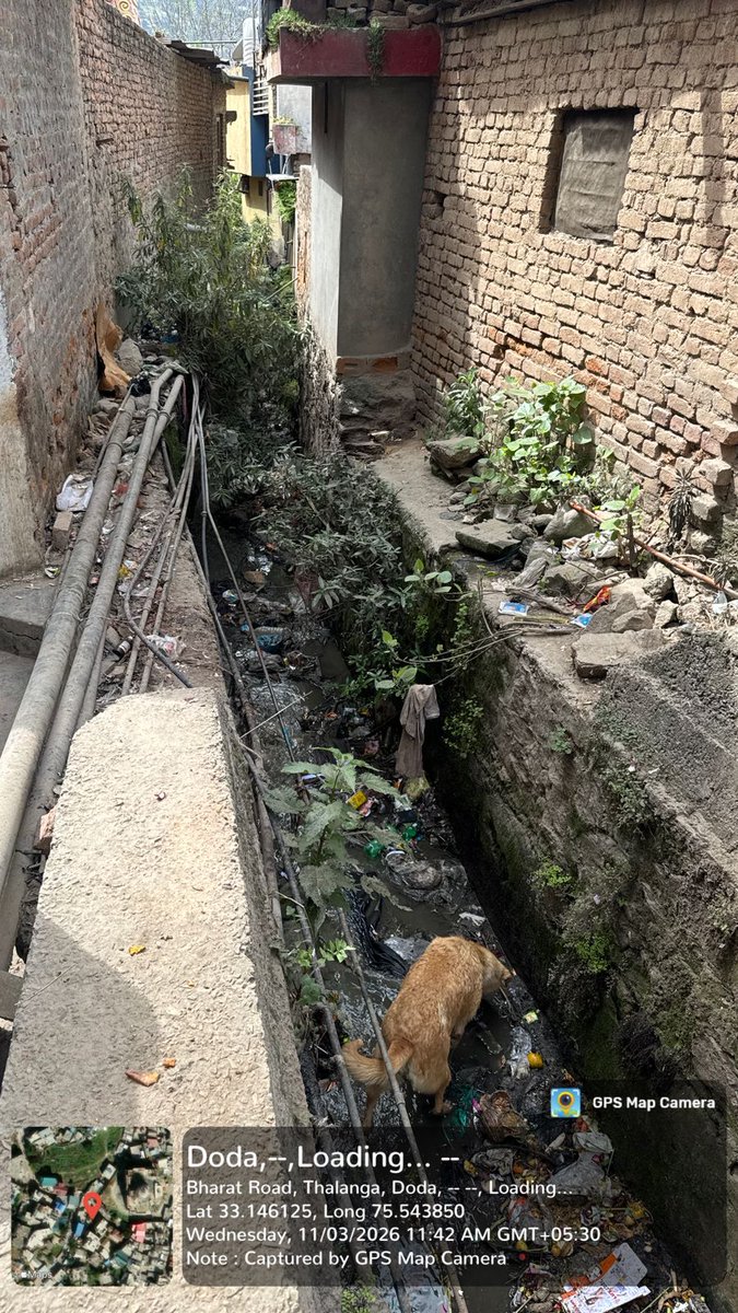 CouncilDoda's tweet photo. On CEO MC Doda Ravi Saini’s directions, cleanliness awareness drive held near Police Line #backlane, inspecting site &amp; sensitizing residents.
#SwachhBharatMission 
 #MoHUA
 #SbmUrban
 #SwachhSurvekshan2025
 #Swachhjk
#SwachhAadatSeSwachhBharat
#InternationalWomensDay
#NariShakti https://t.co/NwGfDdWyzx