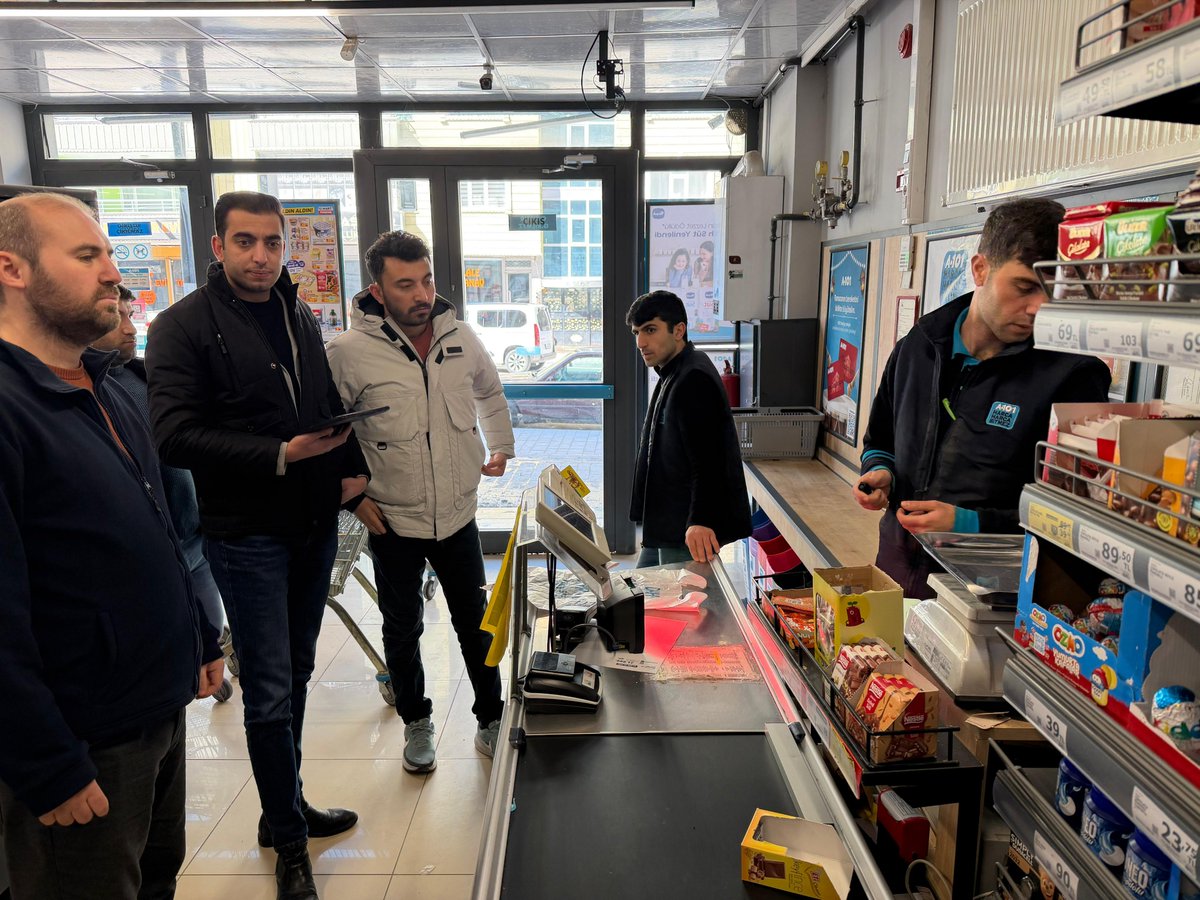 MusCsidm's tweet photo. Plastik Poşetlerin Ücretlendirilmesine İlişkin Usul ve Esaslar Bakanlık Oluru ile yayımlanmıştır.

📍 Muş İl Müdürlüğümüzce il genelinde plastik poşet denetimleri aralıksız olarak devam etmektedir.

Satış noktalarında verilen plastik alışveriş poşetleri ücretlidir. https://t.co/bUW5Z2XITs