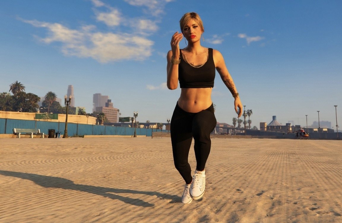 Holly Hart tweet media