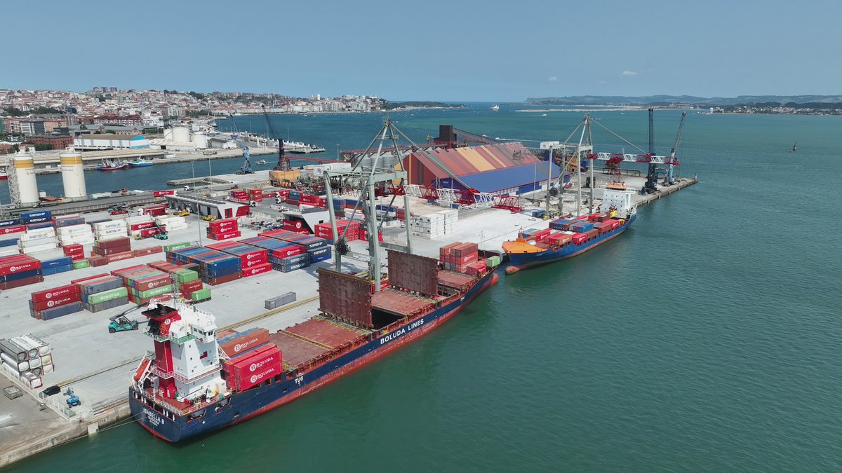 port_santander's tweet photo. 📈👷El #tráfico portuario continúa creciendo en #Santander durante el primer bimestre del año
▶️ 1.118.415 #toneladas registradas
▶️ Aumento del 12,4% con respecto a los dos primeros meses de 2025
▶️ Tráfico #interanual: 7,3 millones de toneladas
➡️https://t.co/qHCHH1mtRy
#APS https://t.co/DsbUb3X25c