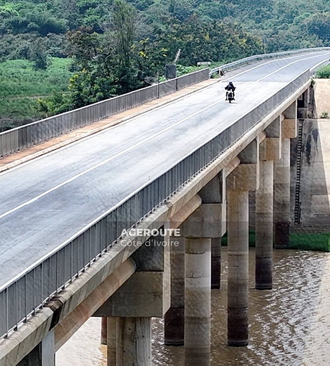 🇨🇮 Béré : bitumage de l’axe Béoumi-Kounahiri 🚧
Trajet réduit, commerce agricole facilité, meilleure sécurité et accès aux services locaux 🌾🏥📚
#CIV #Béré #Infrastructures #Développement