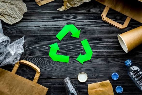 full_er_circle's tweet photo. 4. Ditch Single-Use Plastic
Carry a reusable bottle, coffee cup, and cloth bag. 
Plastic never goes away, and every piece avoided helps. Buy in bulk to reduce packaging waste. 

Simple swaps = big results for our oceans.
5/6 https://t.co/2kwQLLiH2n