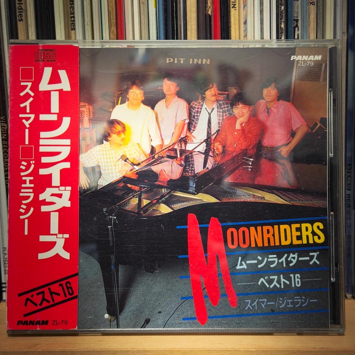 acisumoika's tweet image. 赤い帯が東芝初期CDのビートルズ帯みたいなライダーズベスト16はマト21 +++++はソニープレスかな？ Panam/クラウン ZL-79 #ムーンライダーズ #moonriders #compactdisc