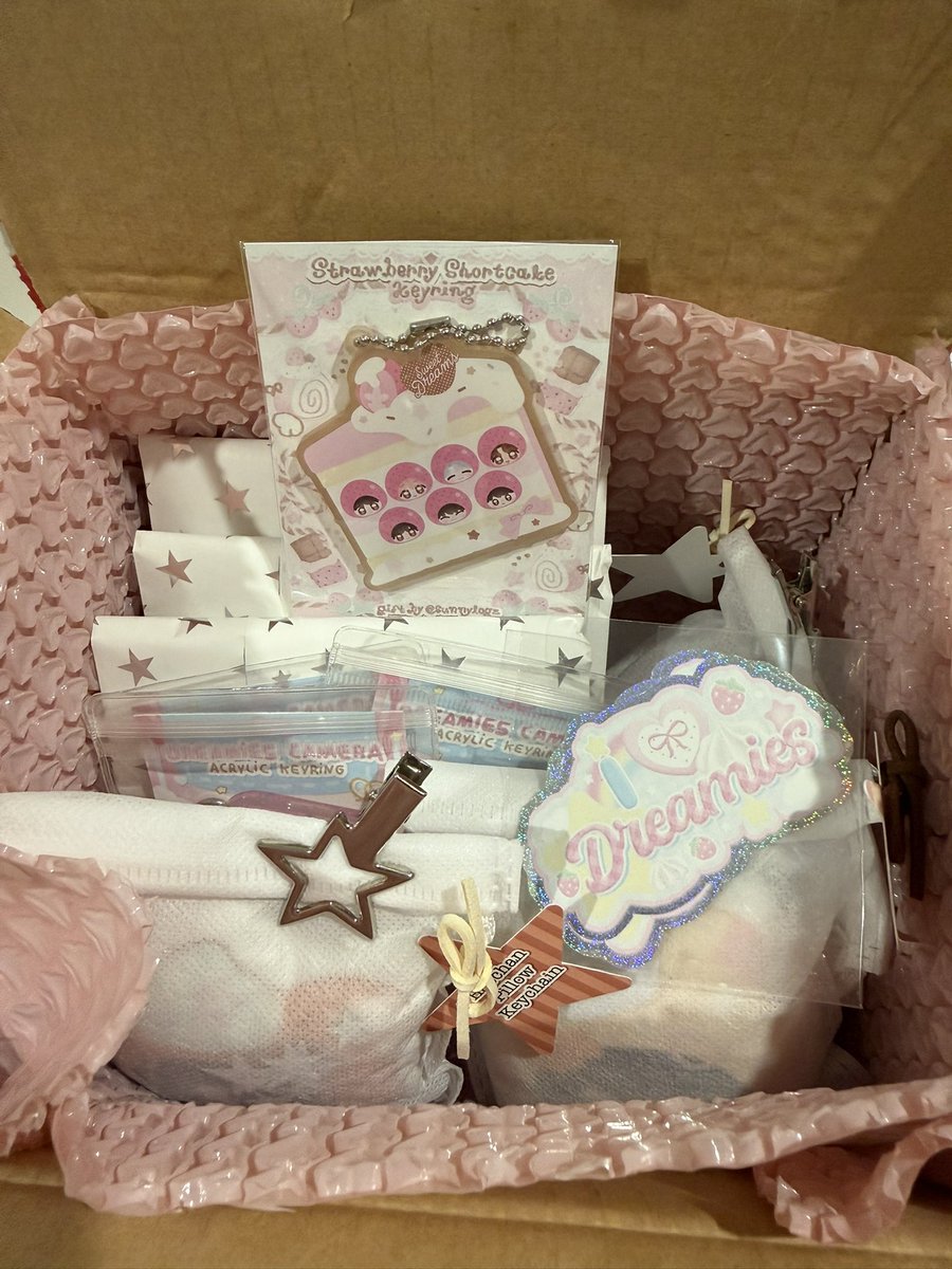 Guys the Dream Bakery goods arrived 🥺🤎

Tysm <a href="/sunnylogz/">Sunny🤍</a> for creating this and letting me run a small order for Aus!!