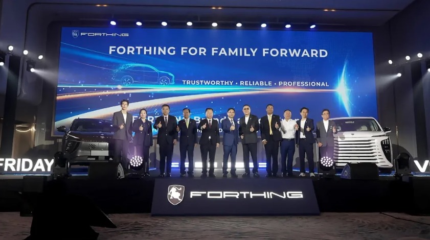 Dongfeng Forthing recently held a brand launch event in Bangkok, Thailand, announcing its entry into the Thai market. At the event, the Friday, a new energy SUV specifically developed for the right-hand drive market, and the V9, the brand's core new energy model, made their