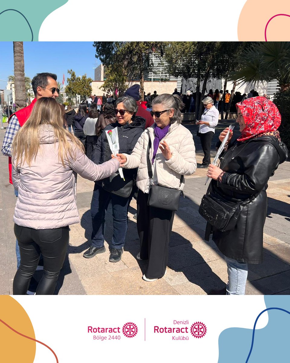DenizliRotaract's tweet photo. 8 Mart Dünya Kadınlar Günü’nde kulüp üyelerimizle birlikte kadınlara karanfil dağıtarak bu özel günü kutladık. 🌸

Kadınların hayatımıza kattığı değerleri hatırladığımız bu anlamlı günde, sevgi ve saygıyla yanlarında olduğumuzu göstermekten mutluluk duyduk.
+++ https://t.co/DYbmOhWz8K