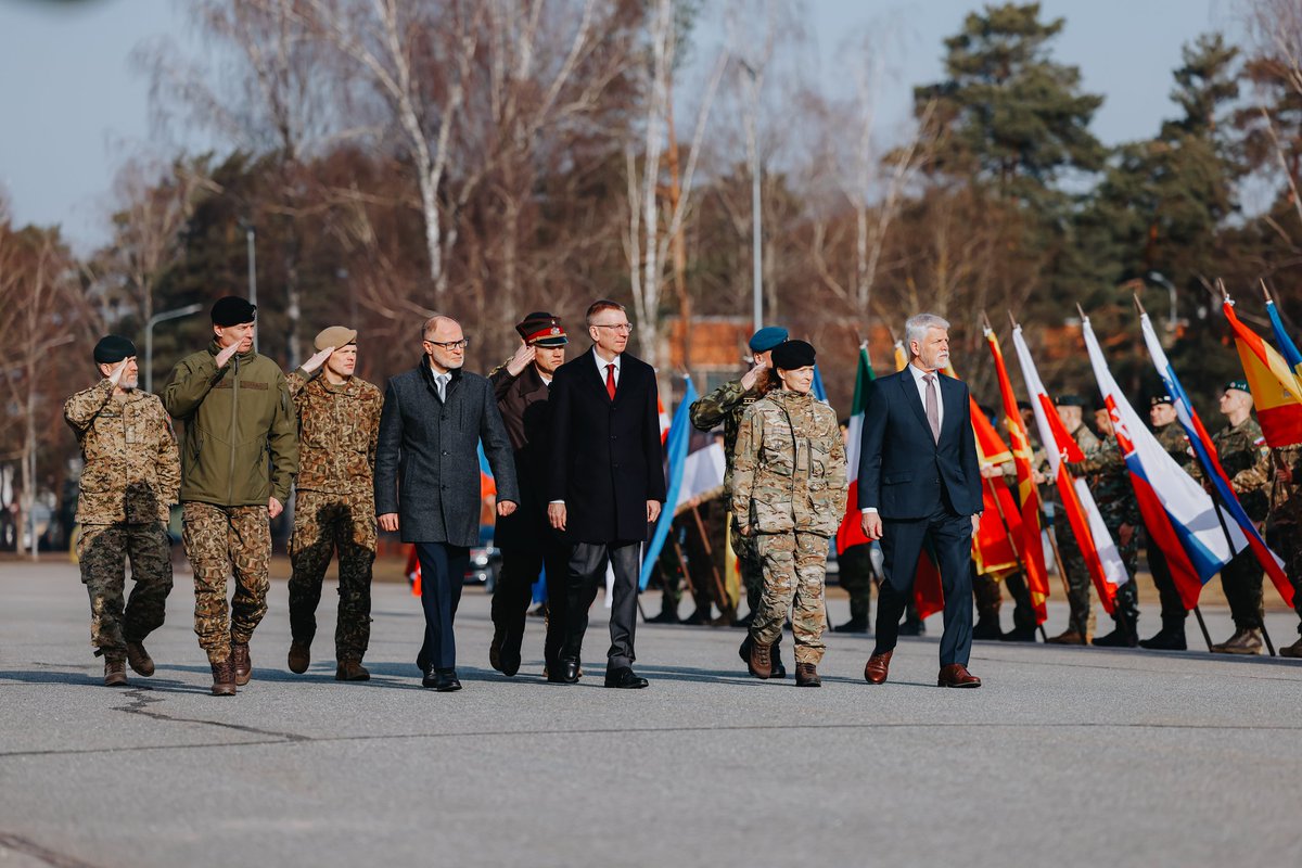 🇱🇻🤝🇨🇿 Latviju un Čehiju vieno cieša sadarbība drošībā un aizsardzībā.

Esam pateicīgi par Čehijas ieguldījumu Latvijas drošībā – par dalību NATO daudznacionālajā brigādē Latvijā.

Kopā stiprinām #NATO, Eiropas drošību un atbalstu Ukrainai. 💪🇺🇦

#WeAreNATO #StrongerTogether
📷