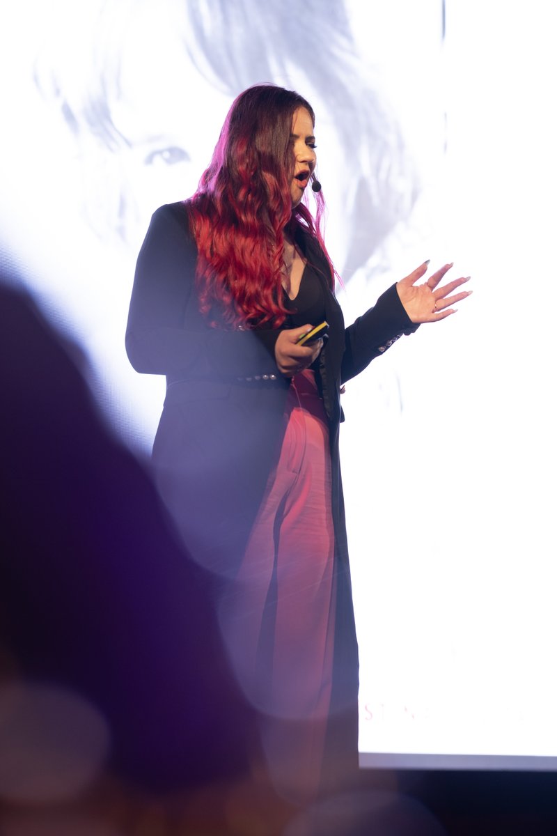 Kristina Azarenko Sparks 💬 tweet media