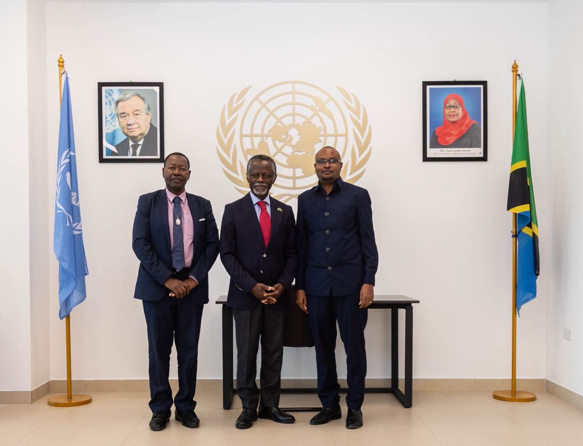 ChademaTZ2's tweet photo. Katibu Mkuu Mhe. John Mnyika pamoja na Mwanasheria Mkuu wa chama, Dr. Rugemeleza Nshala wakiwa kwenye picha pamoja na mwakilishi maalum wa Katibu Mkuu wa United Nations, Mhe. Parfait Onanga-Anyanga, baada ya kufanya mazungumzo jana katika ofisi za Umoja wa Mataifa Dar es Salaam. https://t.co/kUtd5DJ4a0