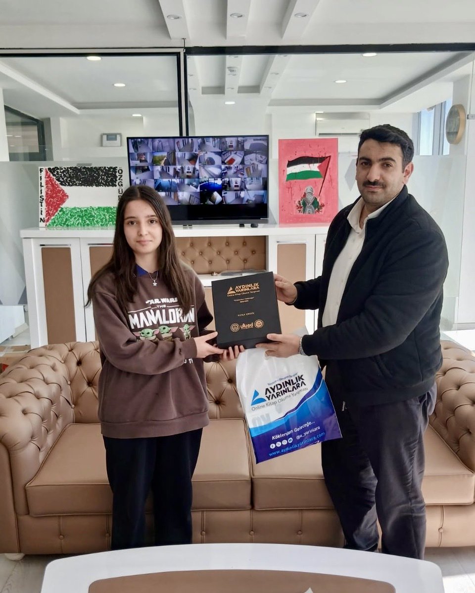 Aydınlık Yarınlara Kitap Okuma Yarışmasında Türkiye'de dereceye giren 9-A Sınıfından  öğrencimiz Esma Tadik ödülünü aldı.

<a href="/saz_ilhan/">ilhan SAZ 🇹🇷</a> <a href="/faypol56/">Faysal POLAT</a> <a href="/KrtlnKymkmlk/">KurtalanKaymakamlığı</a> <a href="/ferityavuz56/">Ferit Yavuz 🔻</a> <a href="/mem_siirt/">Siirt İl Millî Eğitim Müdürlüğü</a>