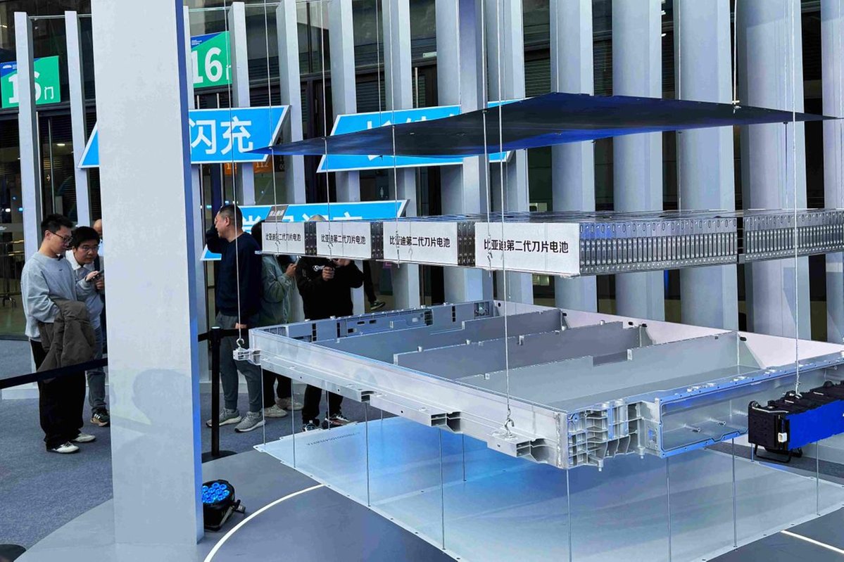 BYD has unveiled its second-generation Blade Battery and flash-charging technology, capable of charging from 10% to 70% in just five minutes and up to 97% in nine minutes under standard conditions. It also introduced a 1,500 kW flash charger and plans to build 20,000