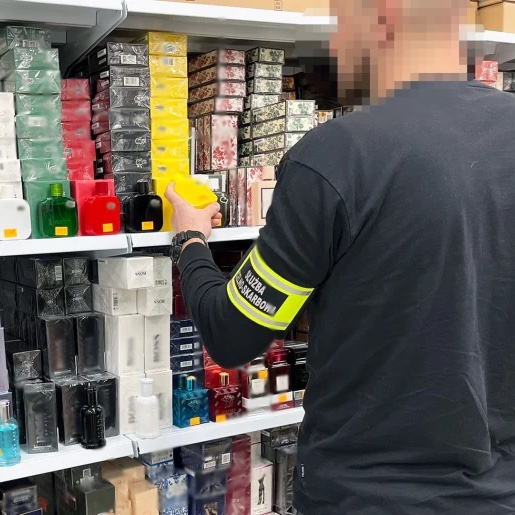 FAST INFO tweet media