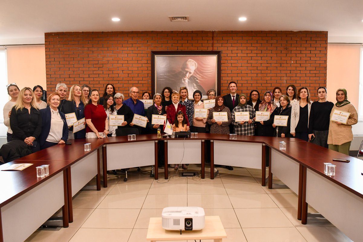 EskHaberler's tweet image. Evde Hasta Bakım Eğitimi Alan Kursiyerlere Belgeleri Verildi eskisehirdenhaberler.com/haber/evde-has… #Evde Hasta Bakımı #Hasta Bakım Eğitimi #Tepebaşı Belediyesi #Tepebaşı Sağlıklı Kent Konseyi #Eğitim Programı #Sağlıklı Yaşam #Kurs #Katılım Belgesi