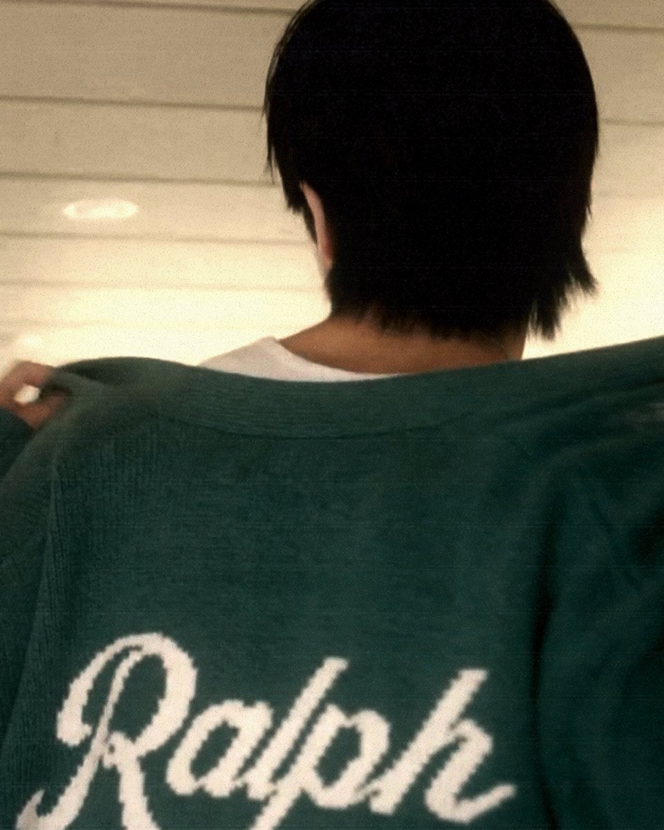 mark lee looks so stunning