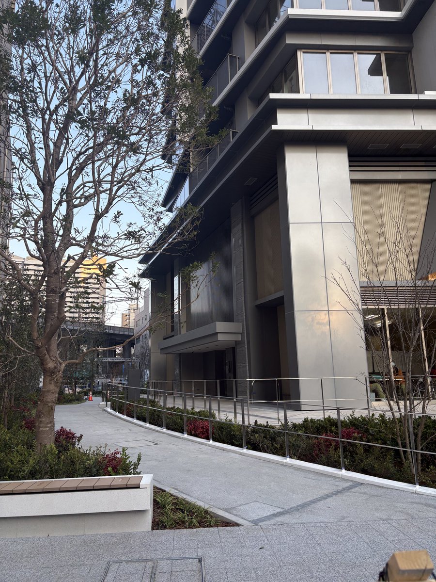 限界サラリーマン tweet media