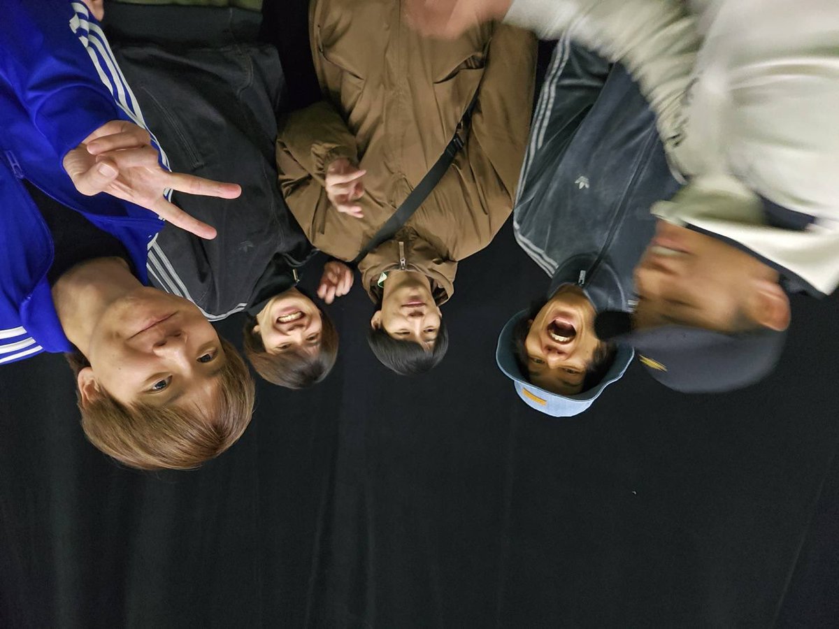 毎日楽しく稽古してます。
湯本君は写真は逆さまだし、3人の写真は顔を隠すしw
彼はヤンチャですね〜w

本日もお疲れい〜！？