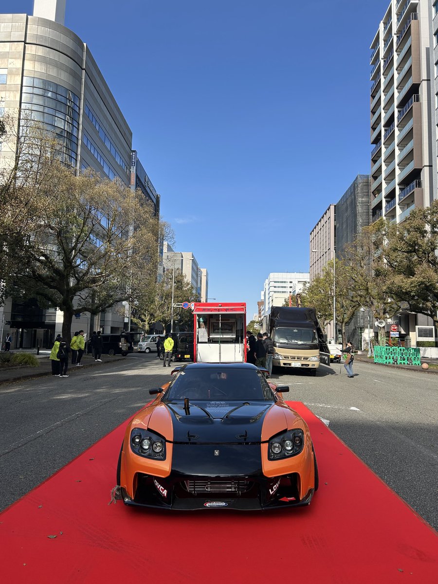 BIGWEST753's tweet photo. REDBULL TOKYO drift参戦
AVAもうなる!笑
800馬力のフォチーチュンを現地でみてね!!
#REDBULL東京ドリフト
#AVASTUDIO
#REDBULL
#VEILSIDE https://t.co/E7H6waewwA