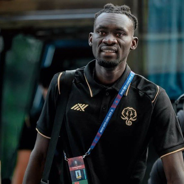 kbfcxtra's tweet photo. Karolis Skinkys🗣️ "From profile and first impressions, Fallou is a better player than Omar. When Omar was signed, Fallou was available, but he was not ready to sign for KBFC." [Manjappada meeting] #KBFC https://t.co/VbKLmZZDiU