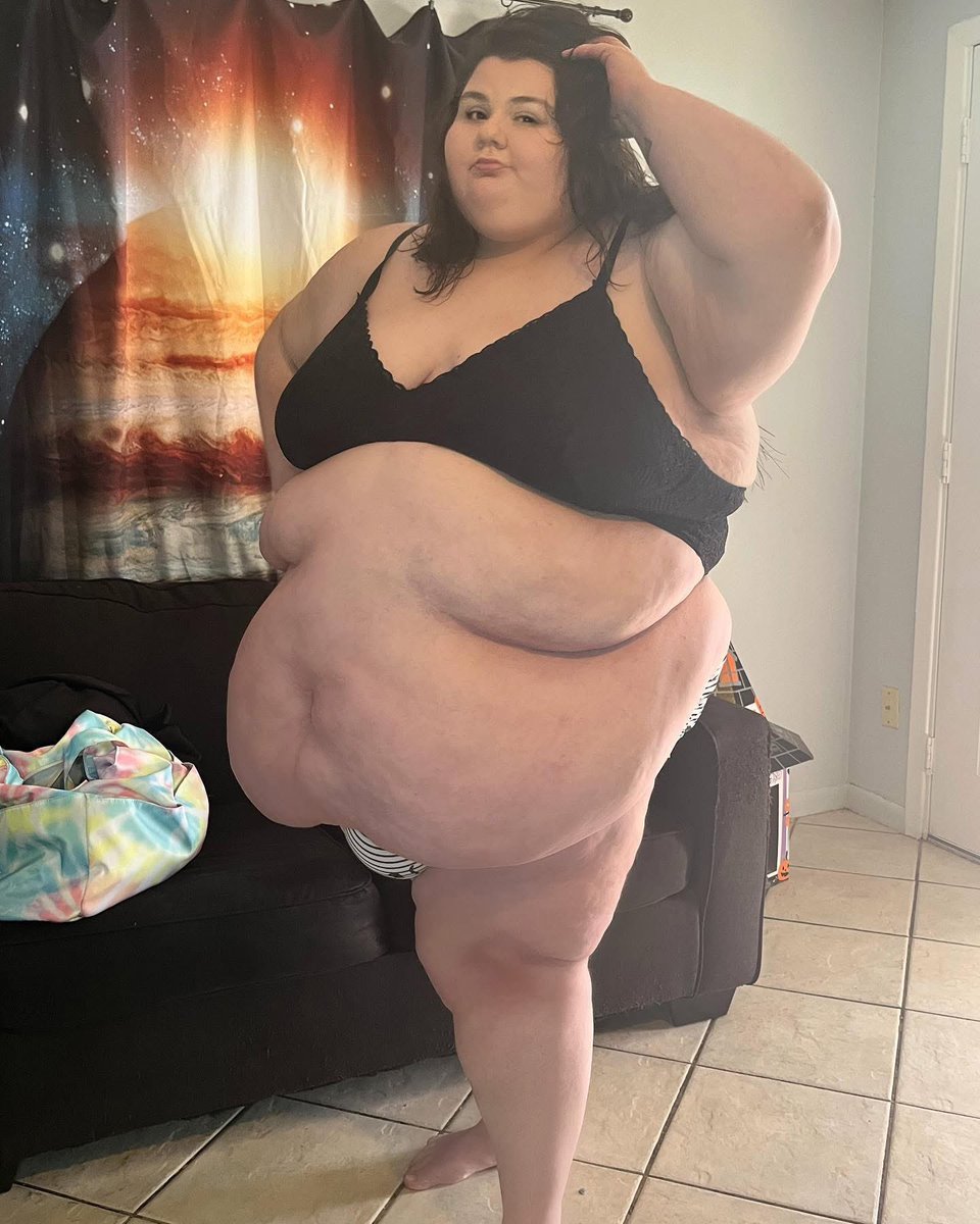 HellaLayzee's tweet photo. #quirkyloverosee could go see Dr. Now while she's in #Texas. THAT would be content I'd love to see.😂 #deathfat #lolcow #gorlworld #drnow #deadpool https://t.co/r2UmcTryFB
