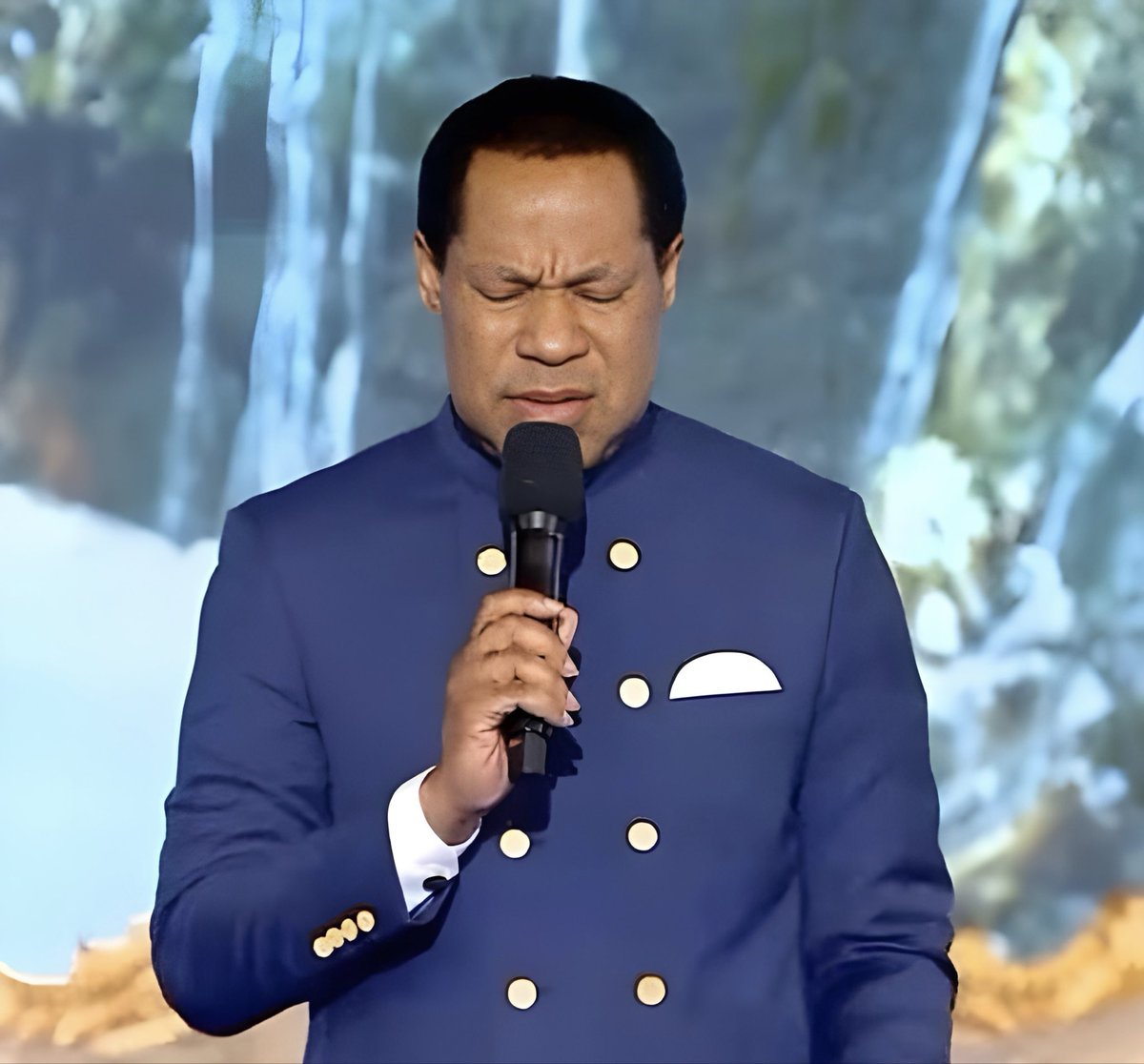lwsat's tweet photo. PRAY WITH PASTOR CHRIS LIVE β¨πββοΈβ¨πββοΈ
Join many saints all around the world for a time of prayer now LIVE on LoveworldSAT. Find todayβs prayer point here:
https://t.co/mxbhZ0yz7L
_
#loveworldsat #loveworldnetworks #pwpcl #Prawithpastorchrislive #prayathon #theyearofmanifestation https://t.co/w1tUbxBbuw