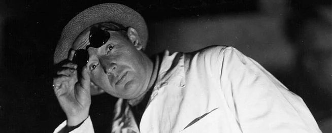 Todos podemos escribir o leer comentarios sobre una película que pueden resultar "sorprendentes". En estos casos busco la coherencia con el perfil de quien escribe, y si encaja, no tengo nada que aportar. 
Sorpresa sería que a mí me gustara Torrente, pues así.