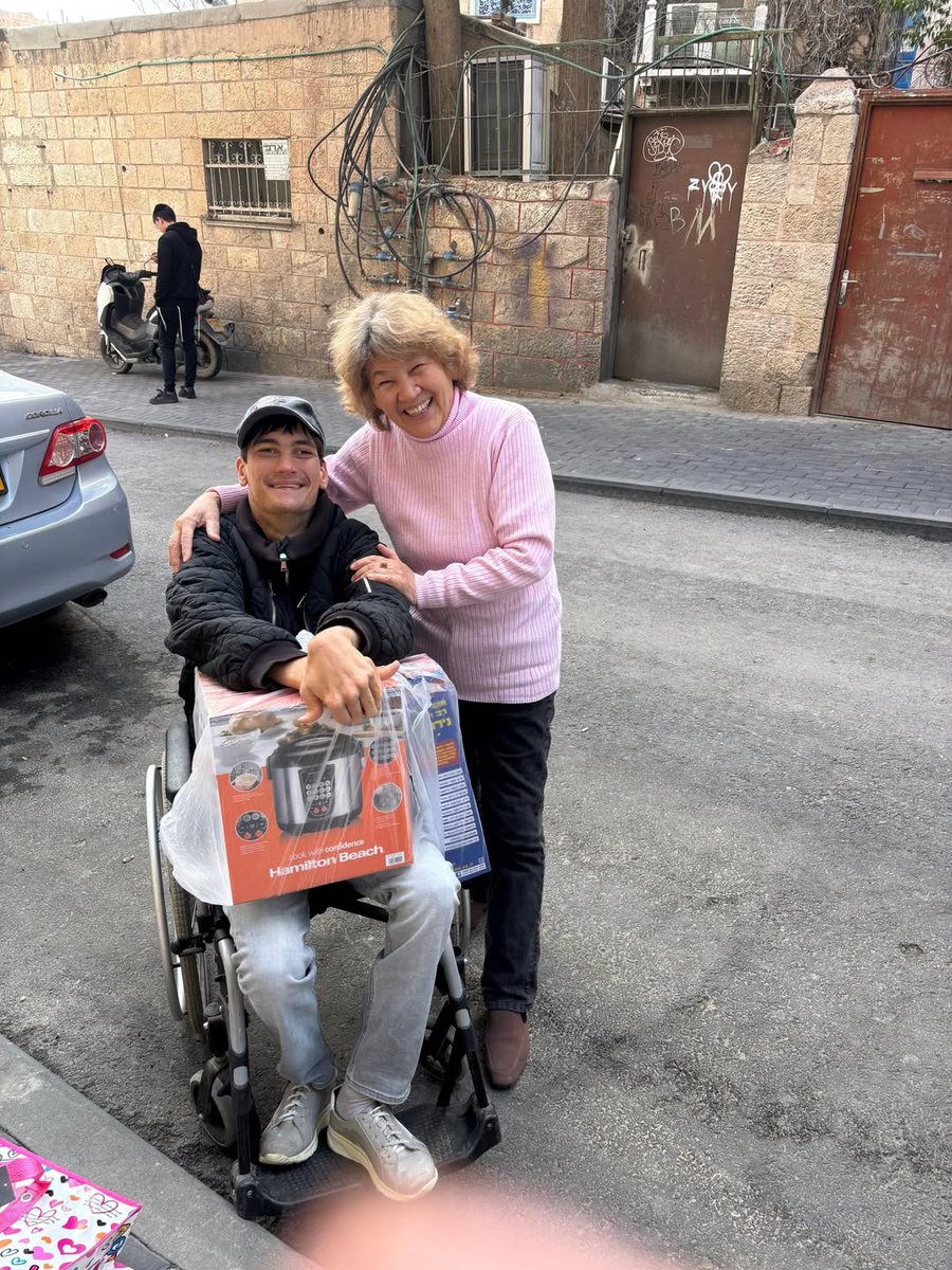 David_Soakell's tweet photo. Such an honour to bless and support the Jewish people through @CFIJerusalem as they make Israel home and try to settle down, even during time of war. This young man was so encouraged by our friendship and assistance! Am Israel Chai https://t.co/nxEdSiqgez