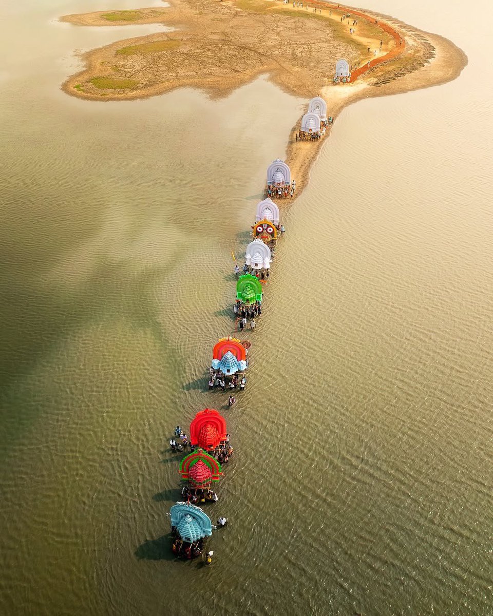 sambitswaraj's tweet image. Witness the grandeur of Odisha’s sacred Dola Yatra from the skies, a festival where devotion rises as high as the view.

#DolaMelan #Chilika #Puri #Odisha