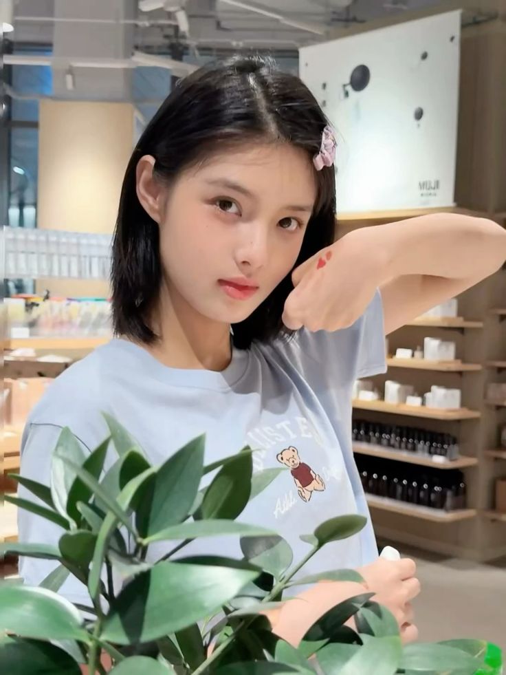 ️️️
️️️
𝗥𝗲𝗺𝗯𝗼𝗲𝗹𝗮𝗻 - 𝗦𝗲𝗻𝗮𝘆𝗮𝗻 𝗖𝗶𝘁𝘆
:: Rabu, 11 Maret 2026, pukul 17.00 

Akhirnya bisa ketemu dengan model di sini dalam acara buka bersama. Oh ya, perkenalkan anak perempuan saya, kembar tidak indentik. Arunika dan Lembayung.
️️️
️️️