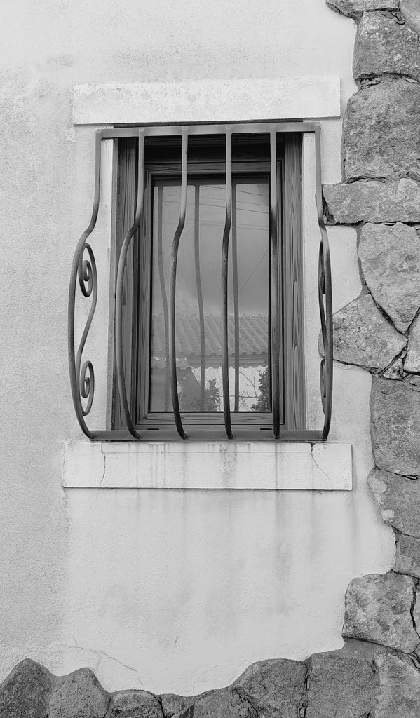 Kastanienzweig's tweet photo. Window with bars
#blackandwhite #BWhite https://t.co/xtDBbzf7c9