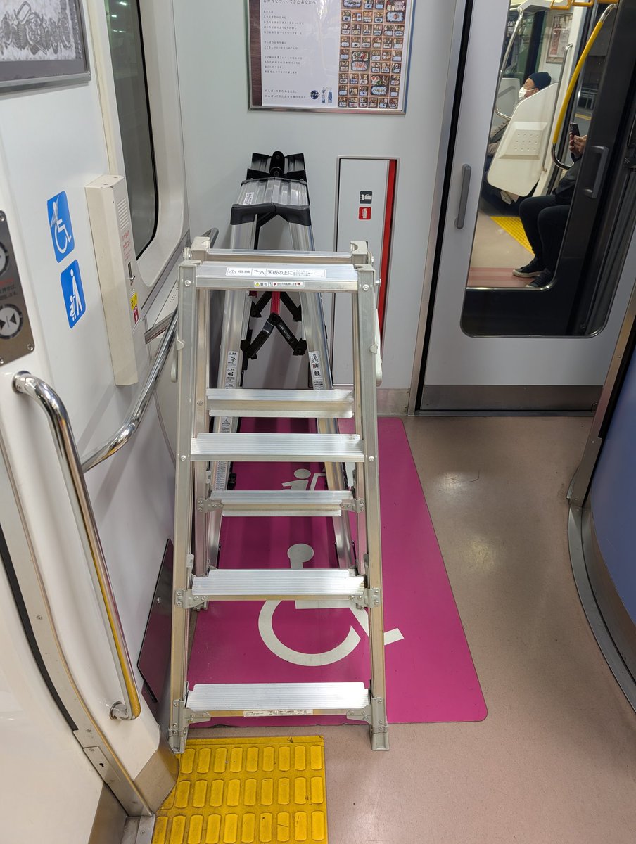 なぜか教祖さんの器材が3つ👾
