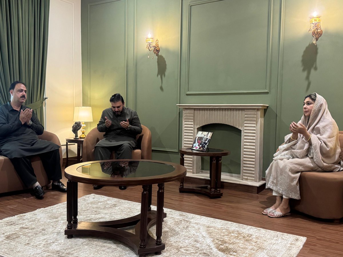 Ayeshakhanna142's tweet photo. #NA142
#PP201
لودھی ہاؤس لاہور ،
ملک قاسم ندیم کامران پارلیمانی سیکرٹری جنگلات وائلڈ لائف پنجاب ،
محترمہ عائشہ ارشد خان لودھی صاحبہ کی والدہ مرحومہ محترم جناب نوید اسلم خان لودھی MPA پنجاب اسمبلی کی چچی جان کی وفات پر فاتحہ خوانی اظہار تعزیت کی ، https://t.co/9sCrR9YYYQ