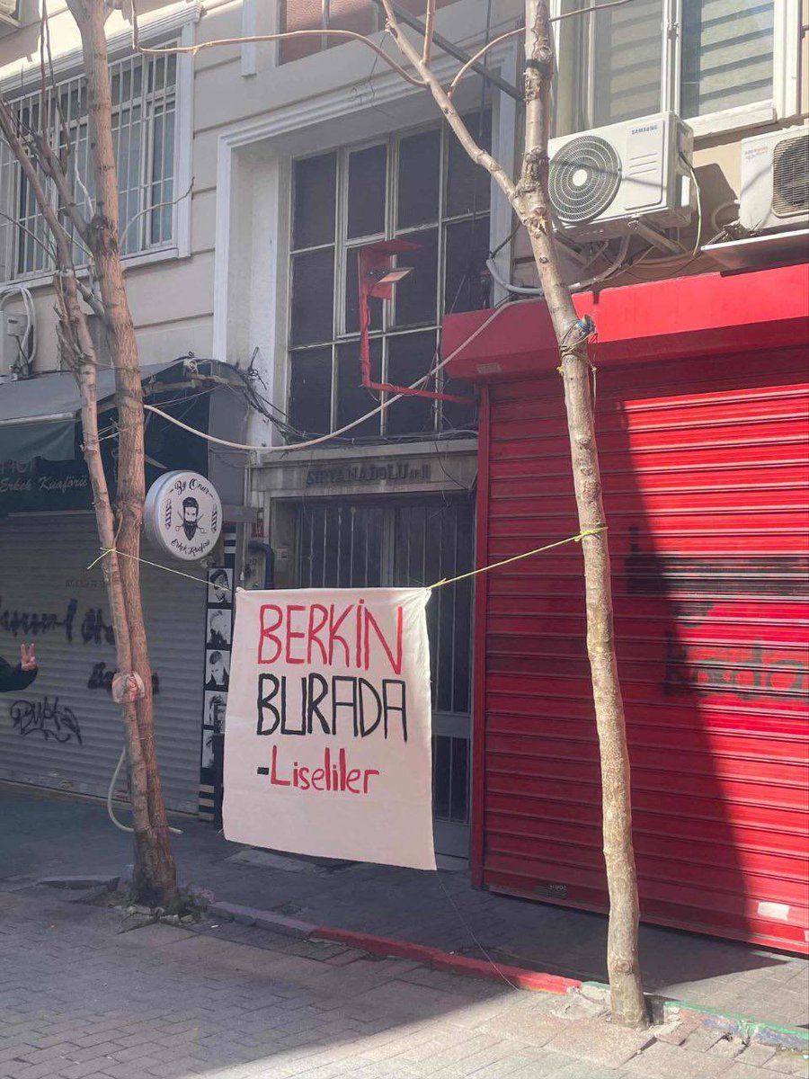 SLMeclisleri's tweet photo. Kadıköy’den sesleniyoruz!

Bugün saat 17.00’da Okmeydanındayız!

Berkin burada biz buradayız!

#berkinelvan https://t.co/KrlwpUtz98