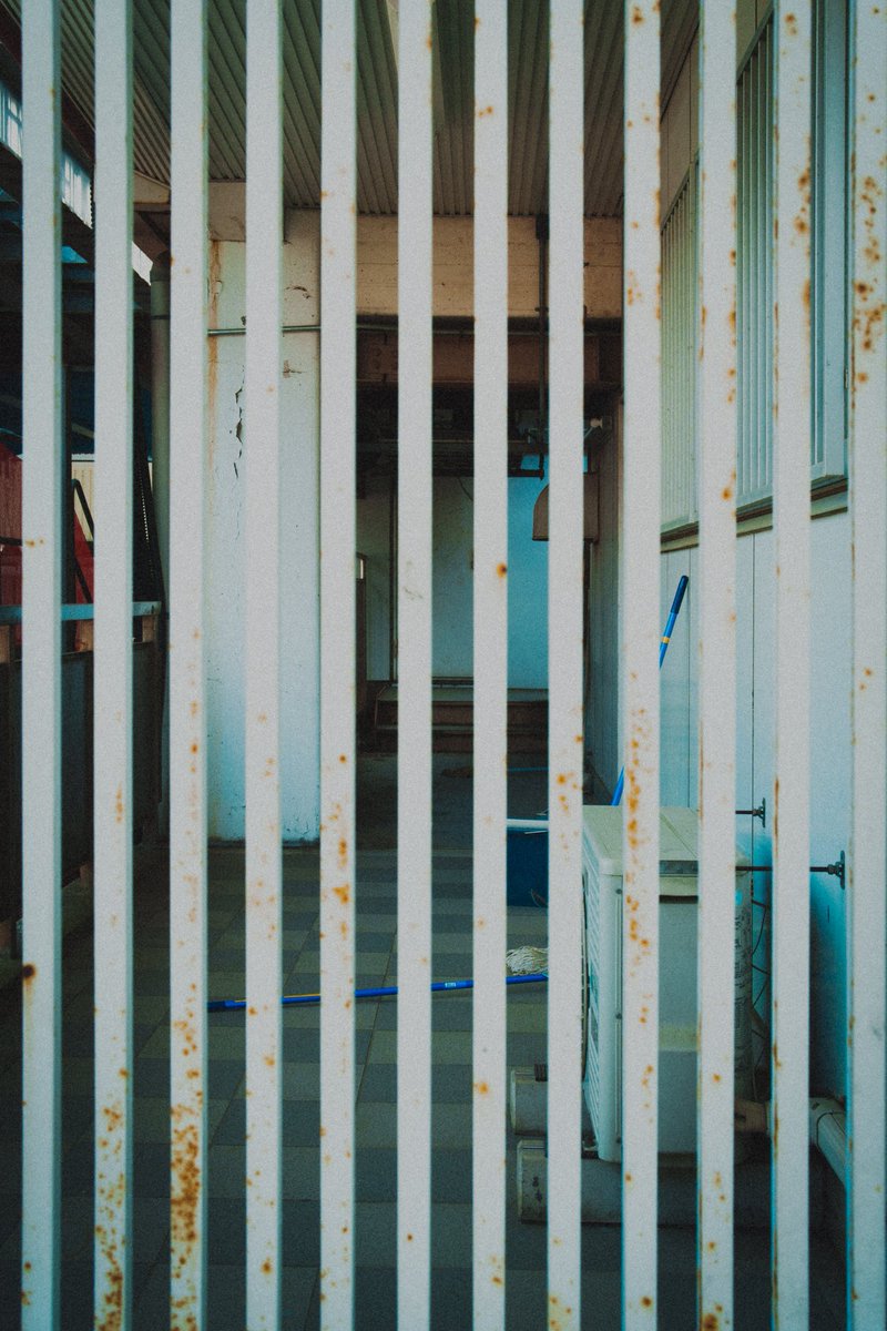 囚われているのが私でもいい
There is no direction inherent in the boundary itself.
#photography #streetphotography #cityscape
