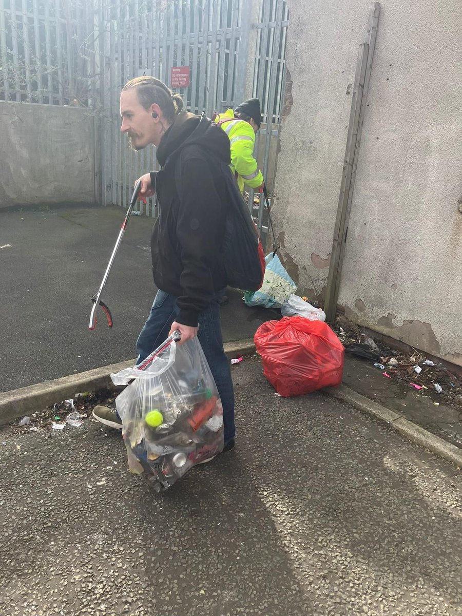 RRR_LUF's tweet image. Community in Action 🌿💪

A brilliant day for the fantastic Roots Community clean up! Great turnout, lots of new faces, and some great connections made along the way. Everyone’s effort really makes a difference...thank you all!
#RedRoseRecovery #RootsCommunity