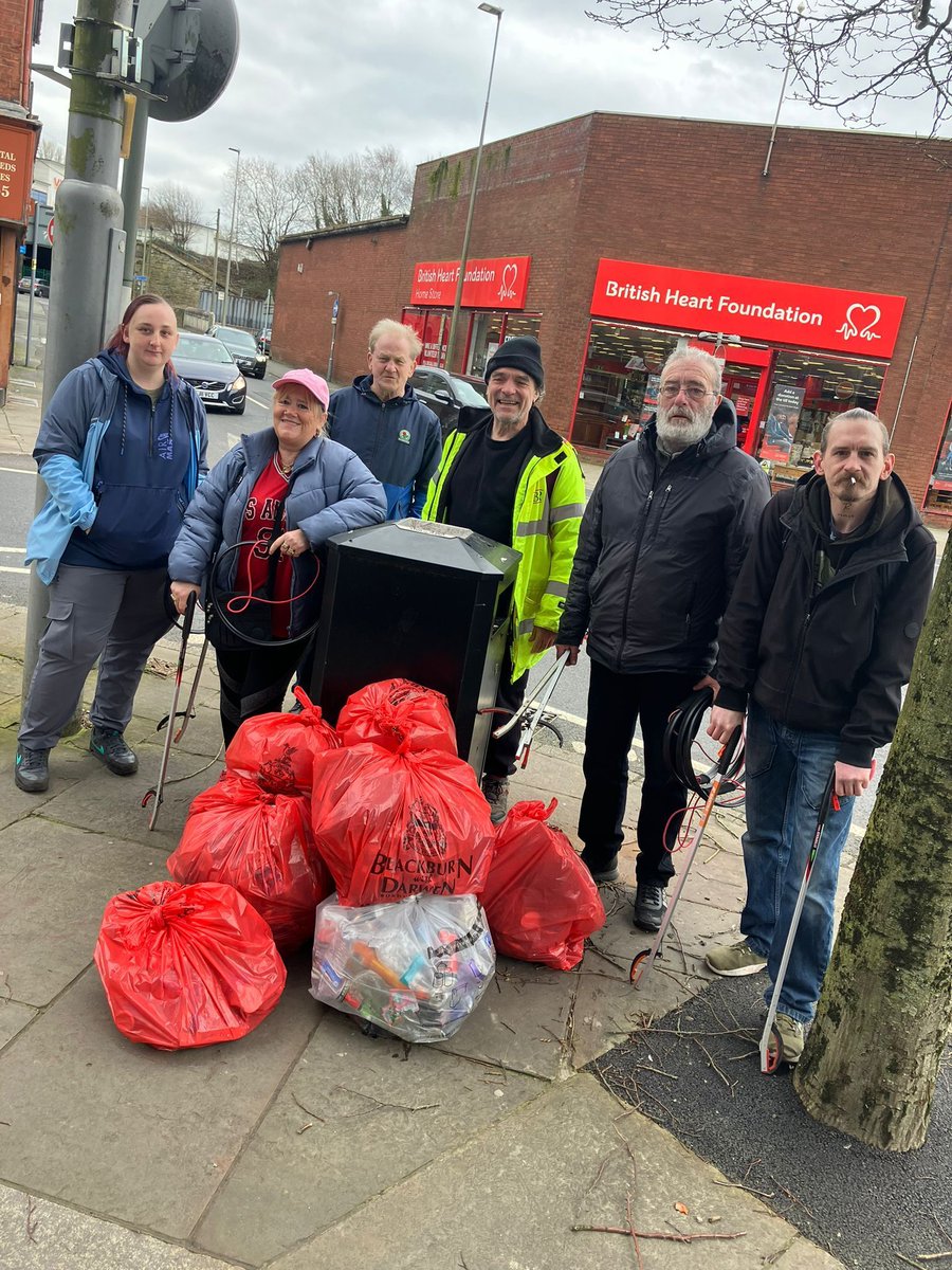 RRR_LUF's tweet image. Community in Action 🌿💪

A brilliant day for the fantastic Roots Community clean up! Great turnout, lots of new faces, and some great connections made along the way. Everyone’s effort really makes a difference...thank you all!
#RedRoseRecovery #RootsCommunity