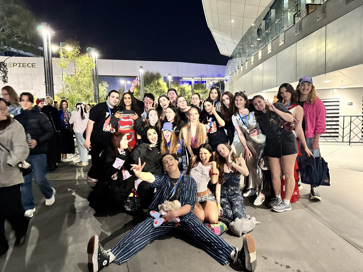 phoebs 🦋🌈 tweet media