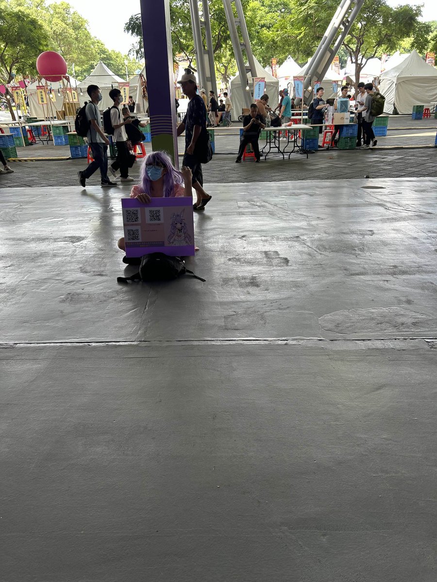 高中<>大學
這輩子……絕對不會再穿西裝……跟女裝