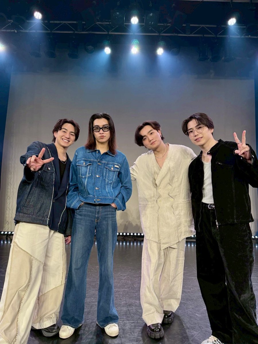 kentahino's tweet image. ⁡
2026.03.08
ESU vol.8
ありがとうございました。
⁡
昼の部は
4人で楽しくわいわい
⁡
夜の部は
ダンサーの皆さんとエネルギッシュに
⁡
またこの空間で歌えたことに感謝です。
⁡
来てくれた皆さん、
ありがとうございました。
⁡
りょーたありがとうね🫶🏼💋💋💋
⁡
#ESU #日野健太
⁡