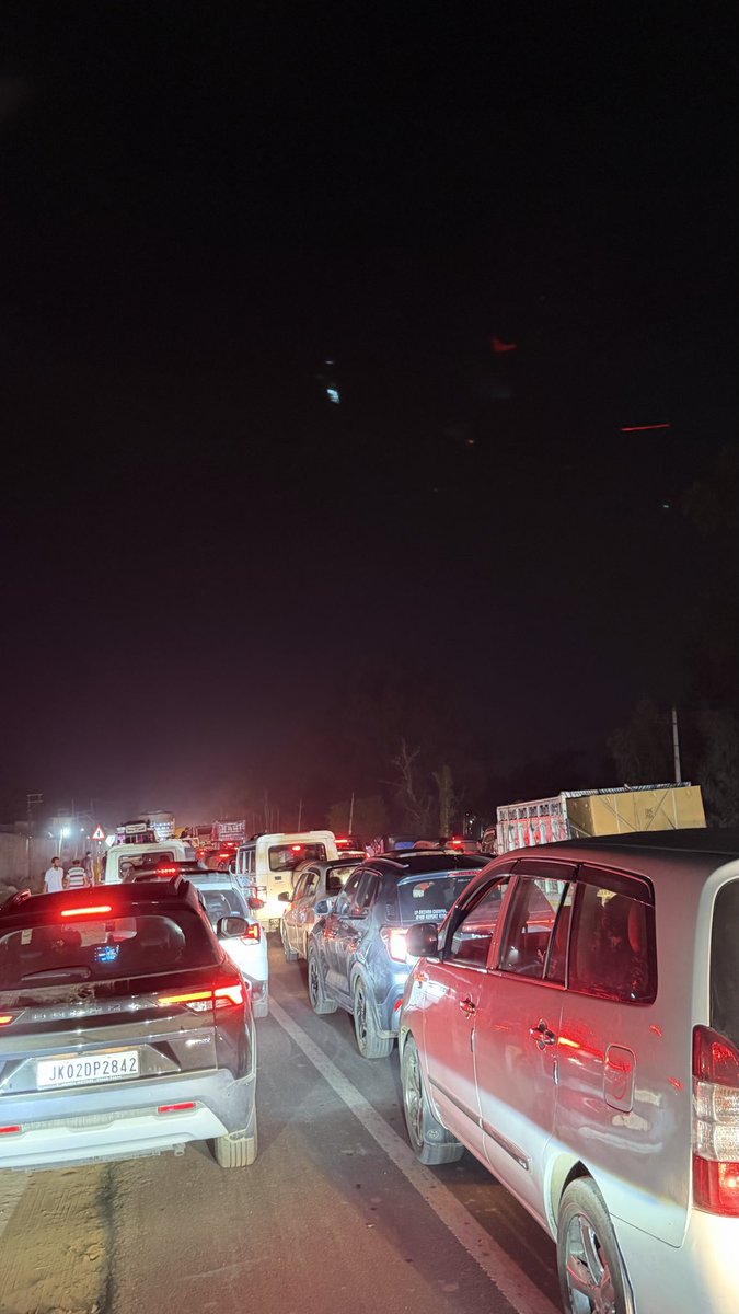 SyedJunaidHsmi's tweet photo. If the four-lane Jammu–Akhnoor road has turned into a nightmare during the ongoing wedding season, it does not take rocket science to understand where the priorities of the Jammu and Kashmir Traffic Police lie. Instead of ensuring smooth traffic management, the focus appears to be on revenue generation and silencing voices that question their inefficiency.