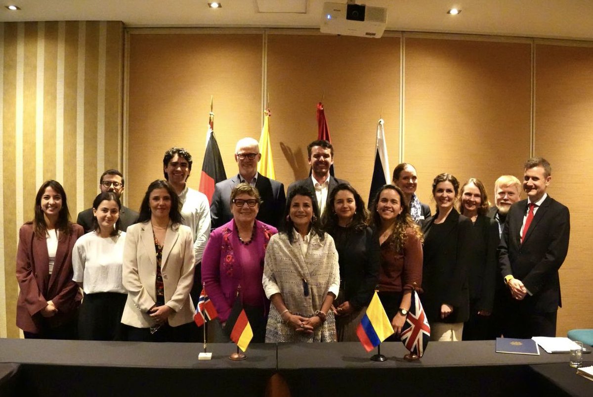 Noruega en Colombia tweet media