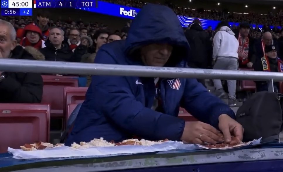 Al Mono Burgos le chupó bien la pija que sea ramadán y se armó un sandwich de Jamón Crudo en medio del partido frente a los musulmanes del Totteham jajajajaja que tipazo!