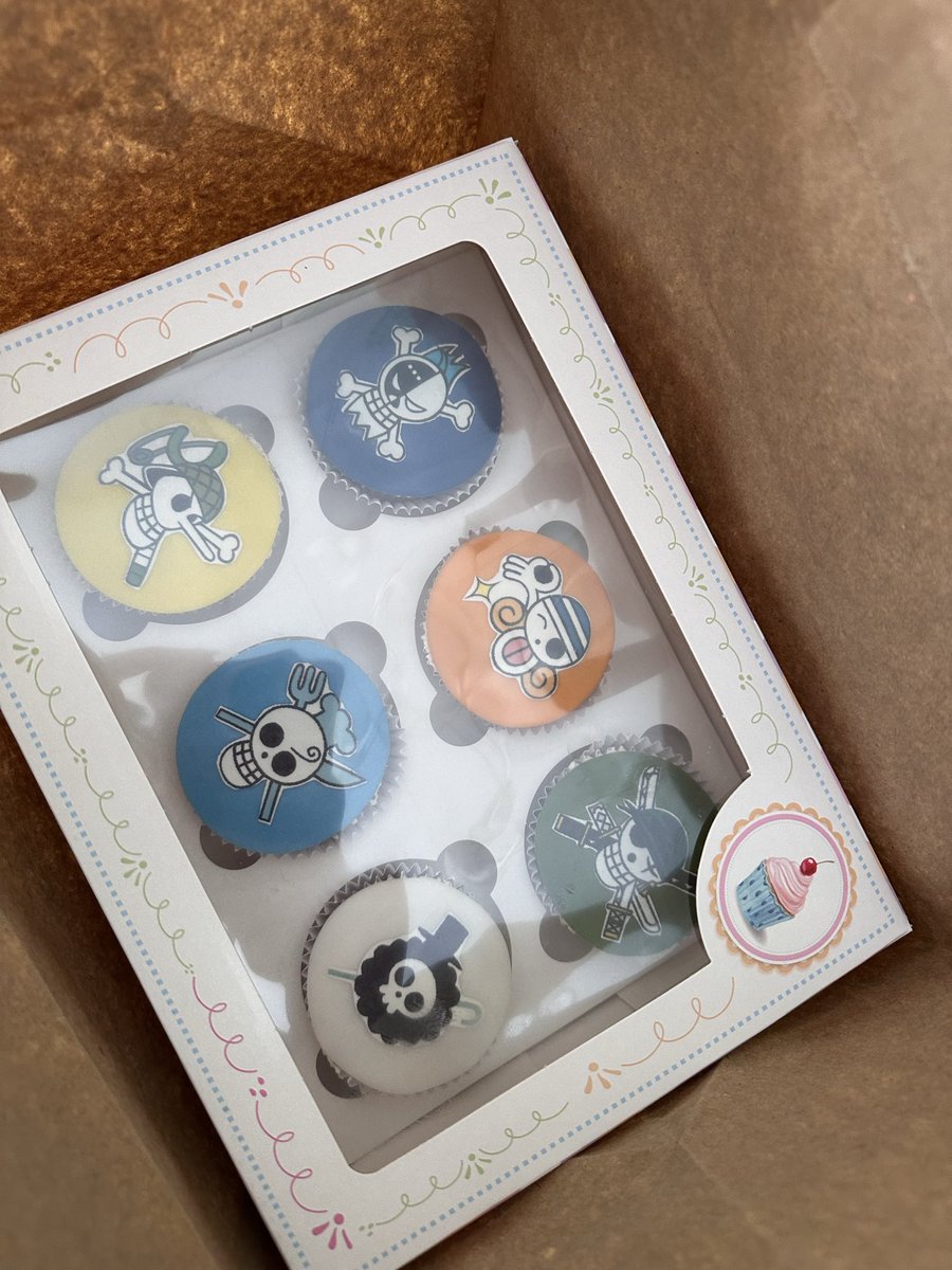 molleted's tweet photo. Acabo de recoger los cupcakes para esta noche y son perfectos dios mío
La chica no tiene Twitter pero os digo su instagram porque dios mío qué arte 
@ cakesvane en instagram 
@ vanessa.cakes2 en tiktok https://t.co/ixOgC12crE