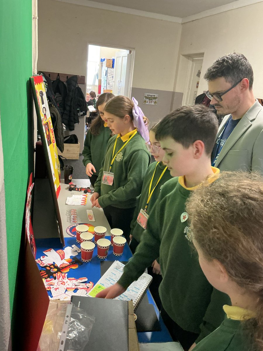 Dosbarth Miss Thomas tweet media